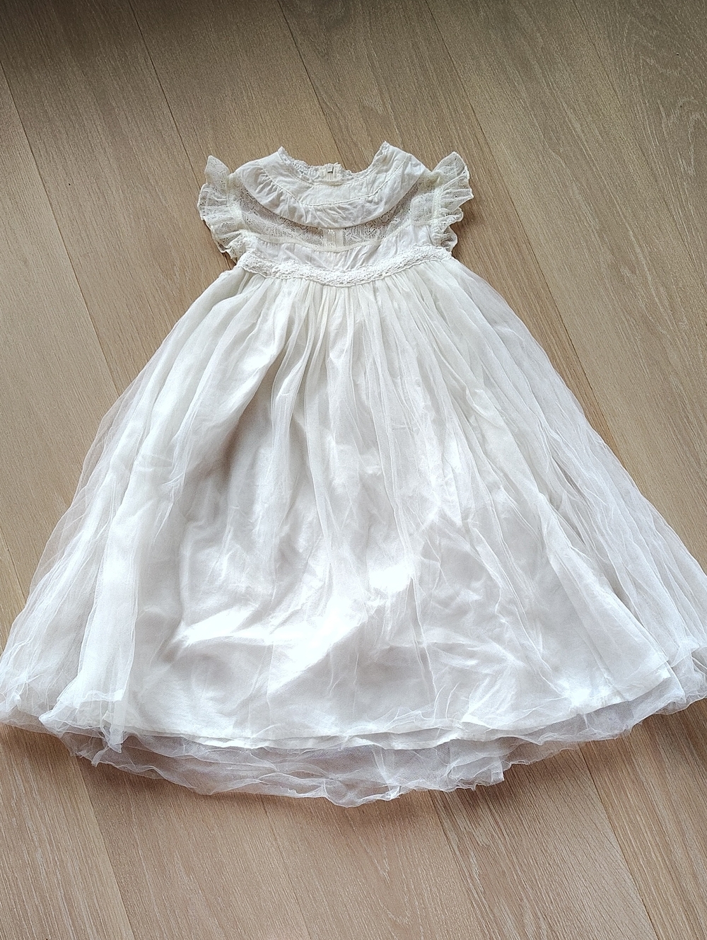 Elegant Ivory Girls' Formal Dress with Ruffle Collar